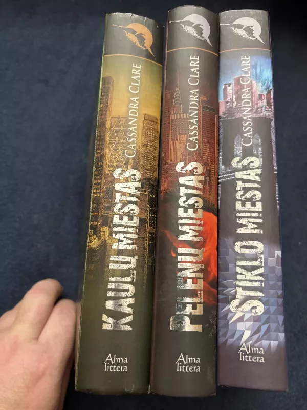 Mirtinieji įrankiai (1-3 dalys) - Cassandra Clare, knyga 2