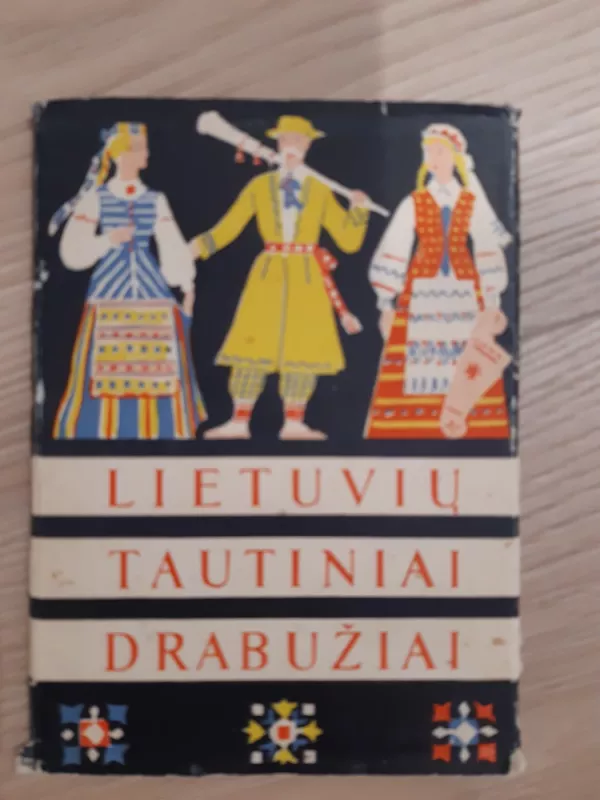 Lietuvių tautiniai drabužiai - Autorių kolektyvas (įvairūs), knyga 2