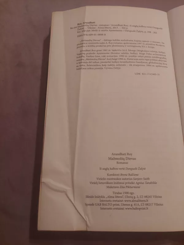 Mažmožių Dievas - Roy Arundhati, knyga 3