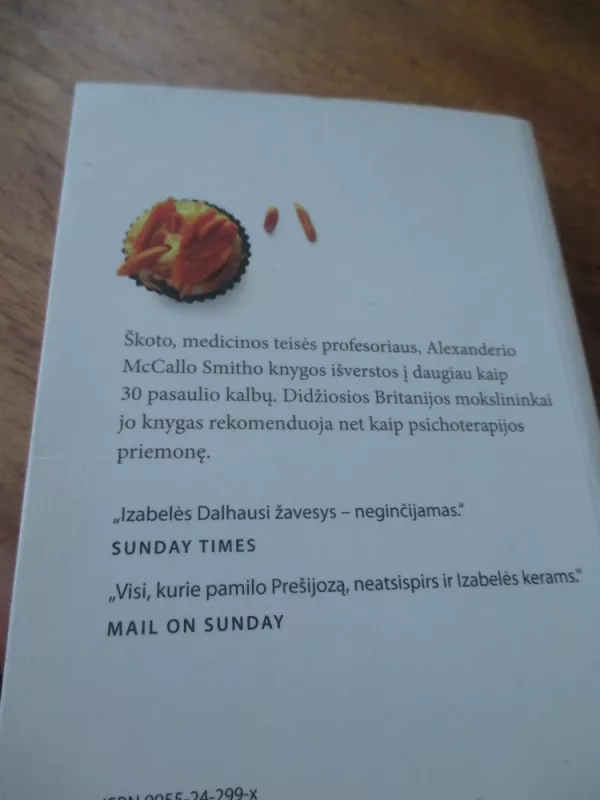 Draugai, mylimieji, šokoladas - McCall A. Smith, knyga 6