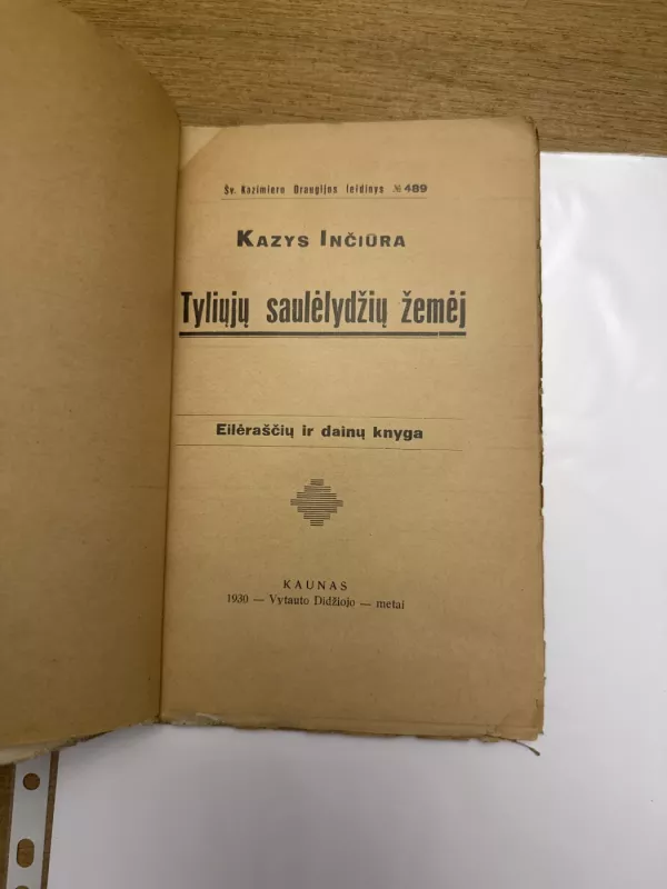 Tyliujų saulėlydžių žemė - Kazys Inčiūra, knyga 3