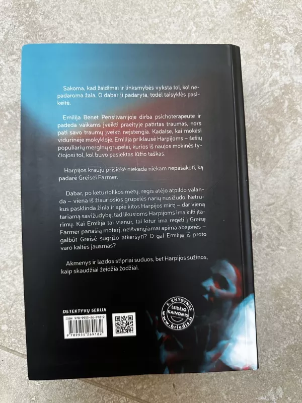 Beprotė - Avery Bishop, knyga 3