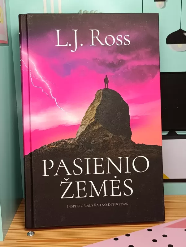 Pasienio žemės - L.J. Ross, knyga 2