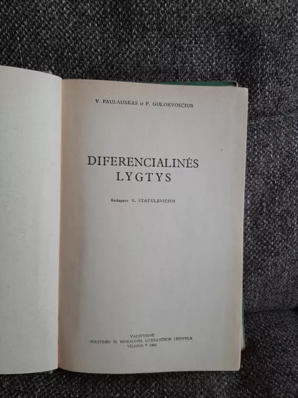 Diferencialinės lygtys - V. Paulauskas ir P. Golokvosčius, knyga 4
