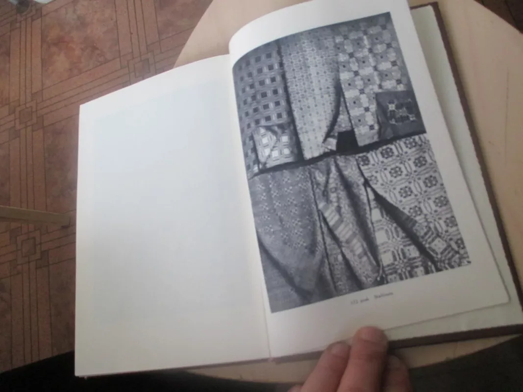 Lietuvių liaudies menas ir jo meninių formų plėtojimosi pagrindai. - Paulius Galaunė, knyga 5