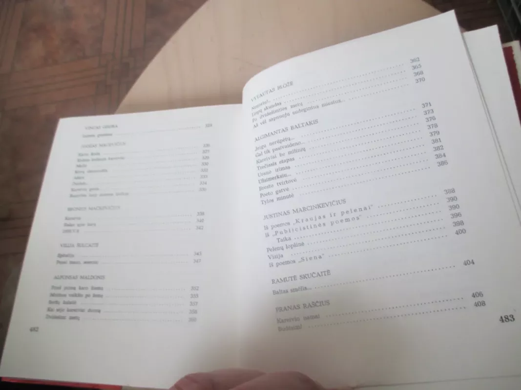 Šalmas ir pienė - Autorių Kolektyvas, knyga 3