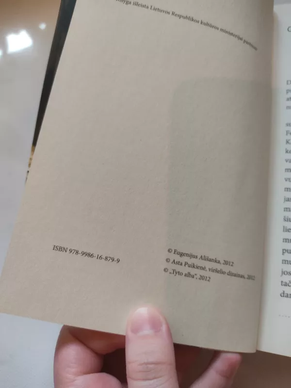 Gatvė tarp dviejų bažnyčių - Eugenijus Ališanka, knyga 3