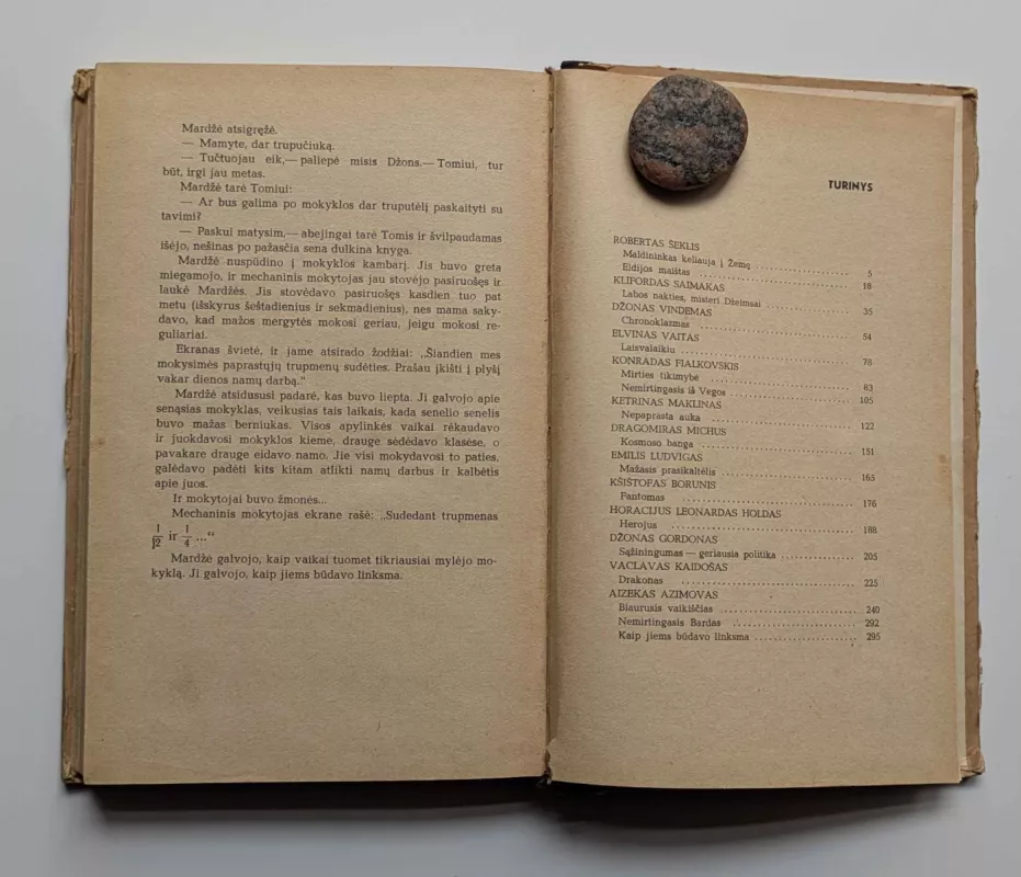 Užsienio rašytojų fantastiniai apsakymai - Autorių Kolektyvas, knyga 4