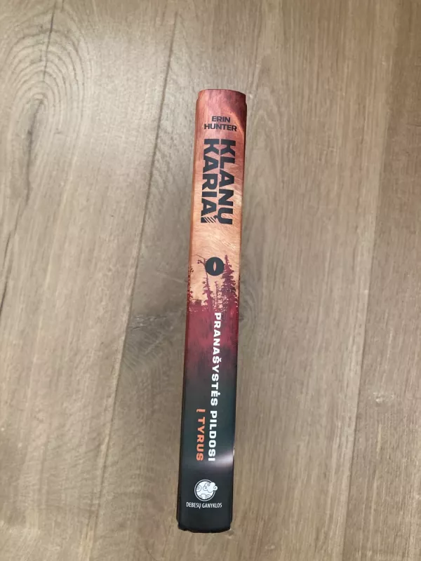 Klanų kariai Į tyrus - Erin Hunter, knyga 5