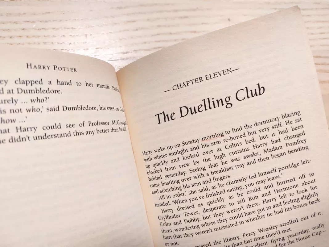 Harry Potter and the Chamber of Secrets Publisher: Bloomsbury UK, First British - Rowling, knyga 6