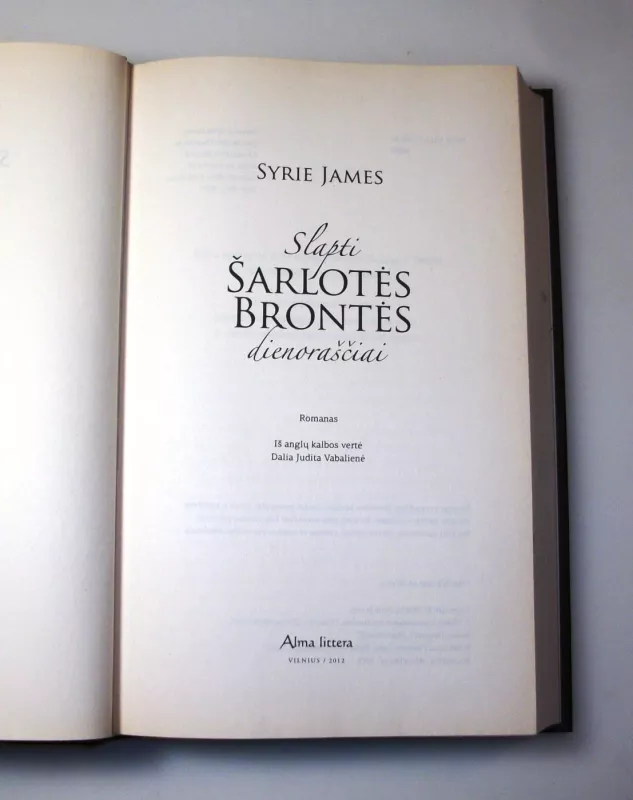 Slapti Šarlotės Brontės dienoraščiai - Syrie James, knyga 5