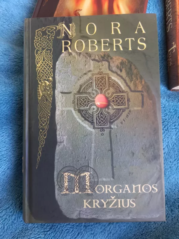 Morganos kryžius, Dievų vartai, Tylos slėnis - Nora Roberts, knyga 3