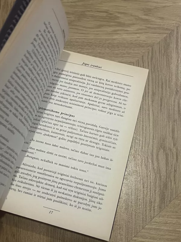 Moters savigyna - Autorių Kolektyvas, knyga 3