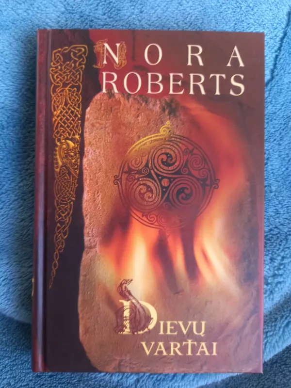 Morganos kryžius, Dievų vartai, Tylos slėnis - Nora Roberts, knyga 5