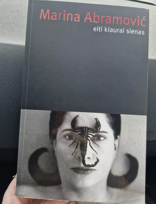 Eiti kiaurai sienas - Marina Abramovic, knyga 2