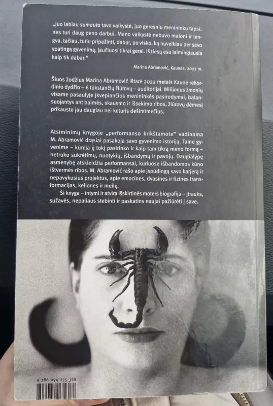 Eiti kiaurai sienas - Marina Abramovic, knyga 3