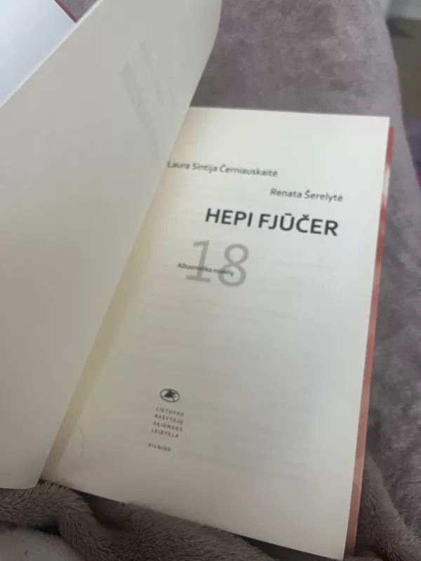 Hepi fjūčer - Laura Sintija Černiauskaitė, knyga 4
