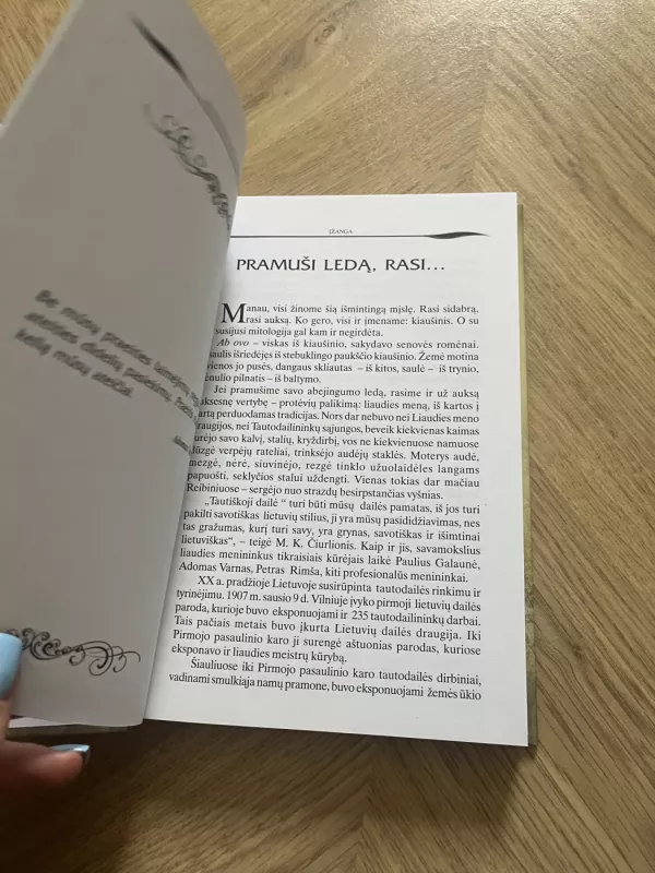 Šaknys leidžia atžalas. Tautodailės raida Joniškio rajone. - Aniceta Krajinienė, knyga 3