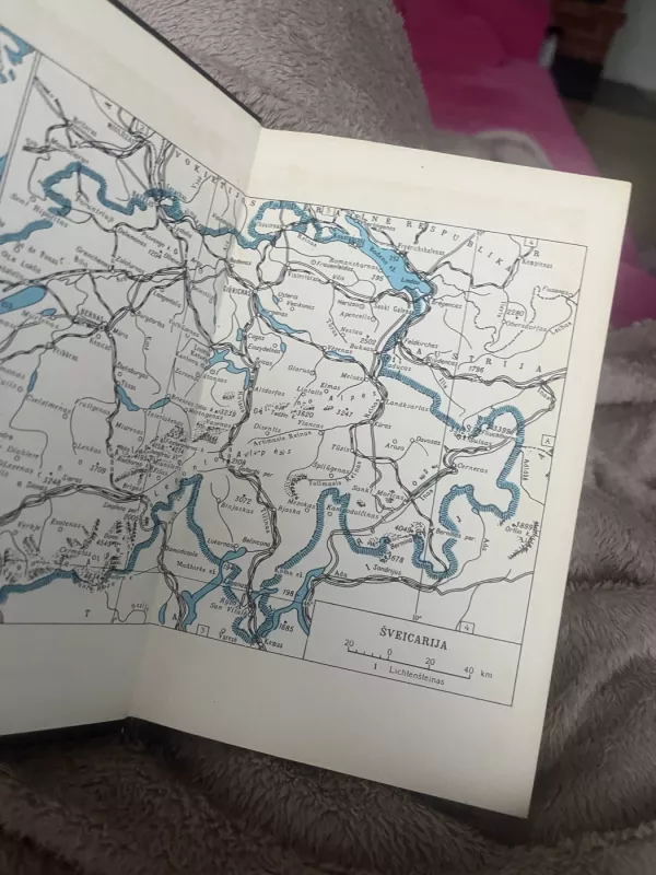 Šveicarų piramidžių papėdėje - Autorių Kolektyvas, knyga 3