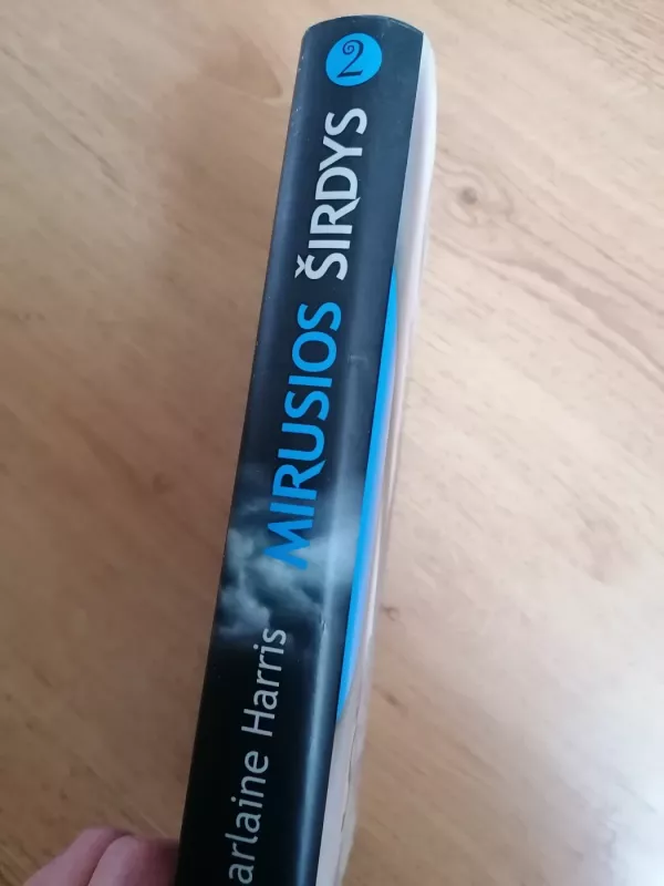 Mirusios širdys - Charlaine Harris, knyga 6