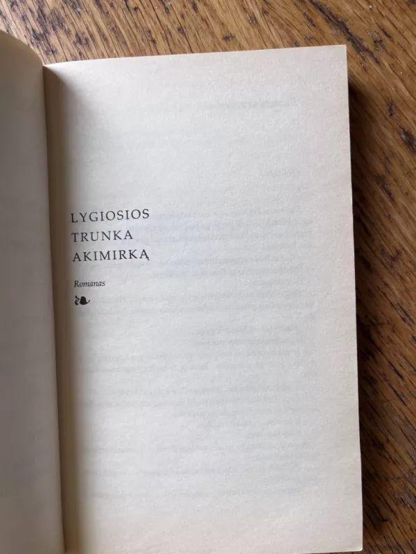 Trys romanai (Lygiosios trunka akimirką. Ant ko laikosi pasaulis. Ties gatvės žibintu) - Icchokas Meras, knyga 6