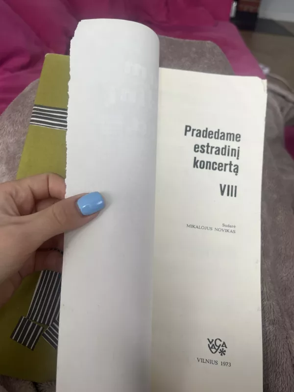 Pradedam estradinį koncerta - Autorių Kolektyvas, knyga 3