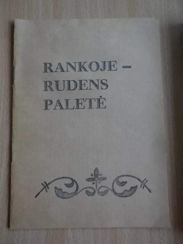 Rankoje - rudens paletė - Daug autorių, knyga