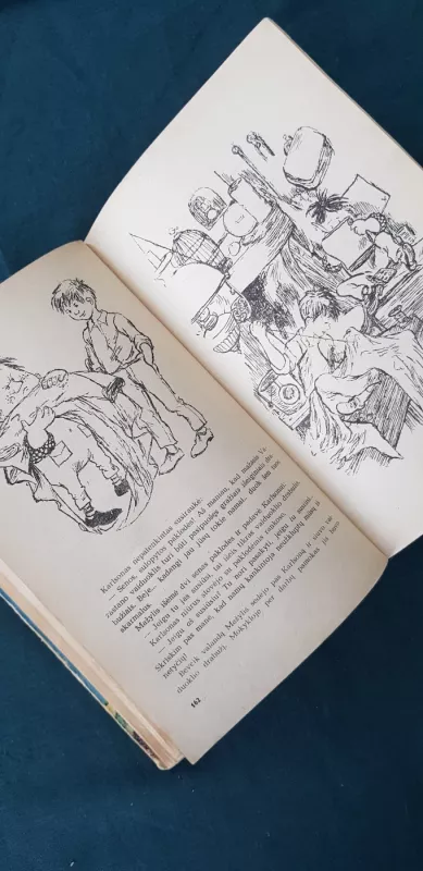 Mažylis ir Karlsonas, kuris gyvena ant stogo - ASTRIDA LINDGREN, knyga 4