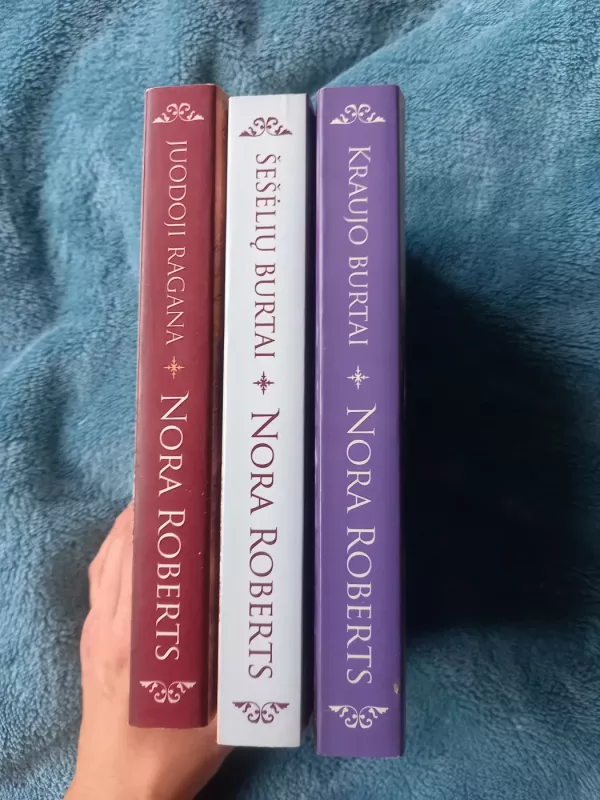 Juodoji ragana, Šešėlių burtai, Kraujo burtai (O'Dvajerių trilogija) - Nora Roberts, knyga 4