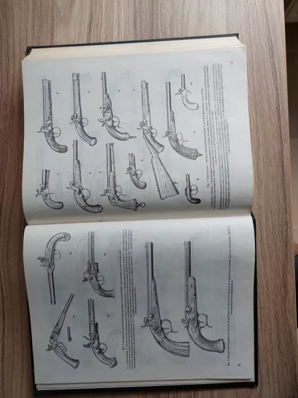 Šaunamieji ginklai: revolveriai, pistoletai, šautuvai, kulkosvaidžiai, automatai - A. Žuk, knyga 4