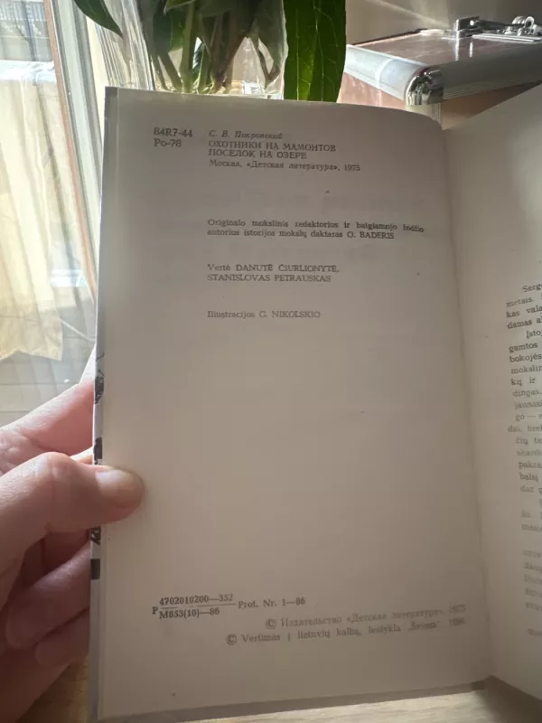 Mamutų medžiotojai. Gyvenvietė prie ežero - S. Pokrovskis, knyga 3