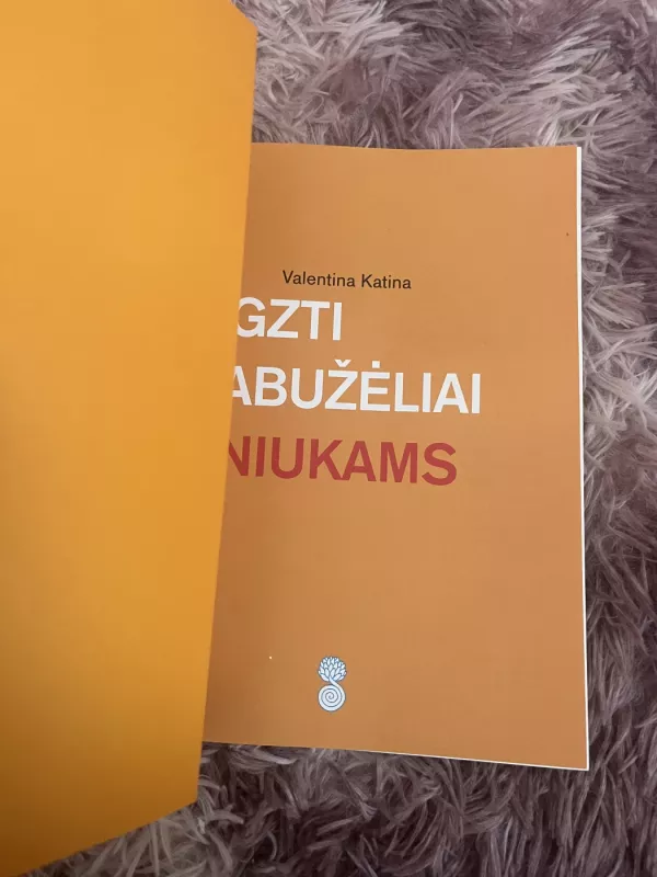 Megzti drabužėliai šuniukams - Katina Valentina, knyga 5