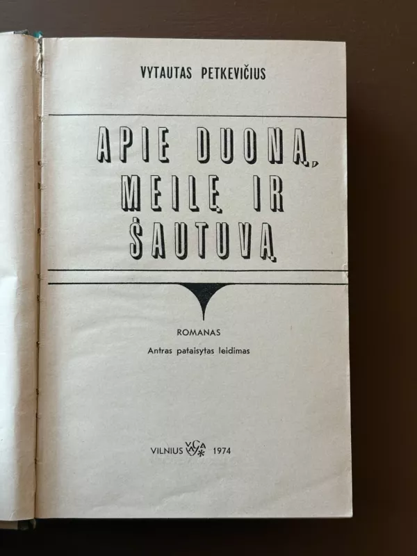 Apie duoną, meilę ir šautuvą - Vytautas Petkevičius, knyga 4