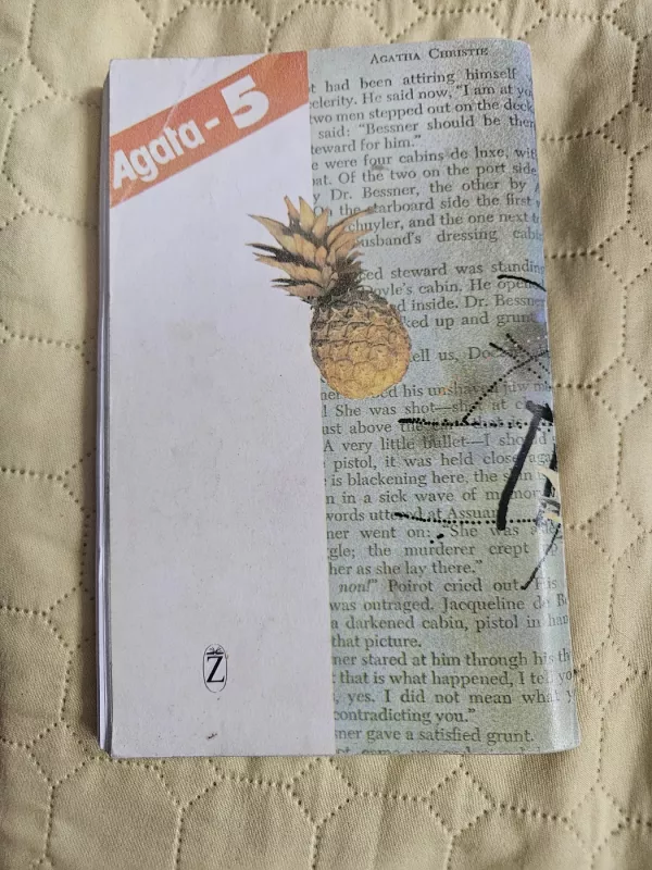 Mirtis šampano taurėje - Agatha Christie, knyga 4