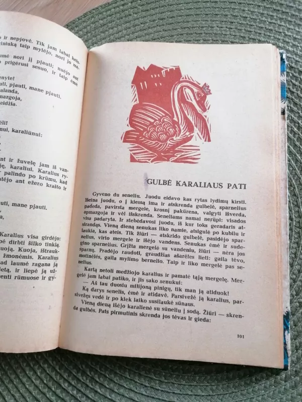 Gulbė karaliaus pati - Autorių Kolektyvas, knyga 4