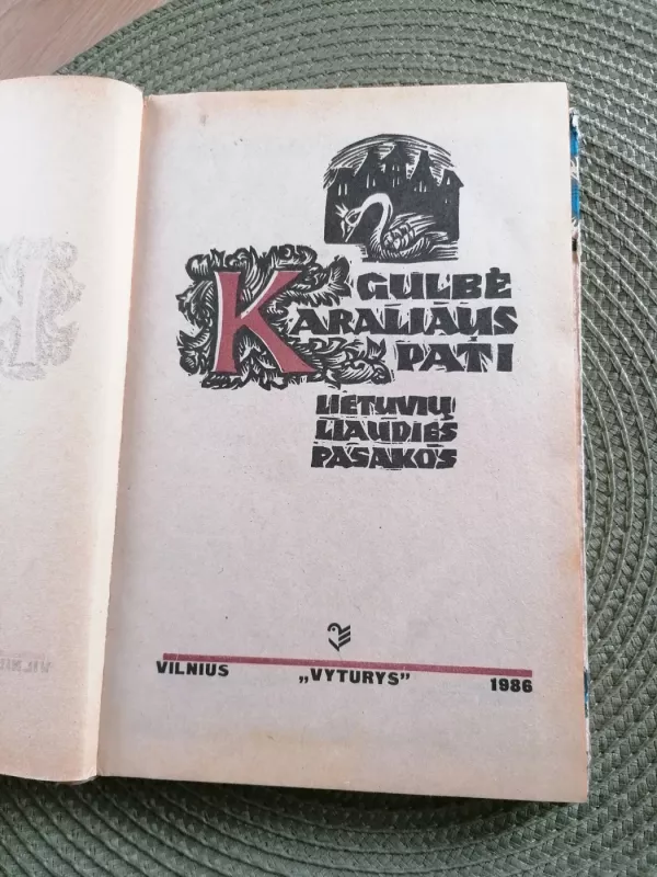 Gulbė karaliaus pati - Autorių Kolektyvas, knyga 3