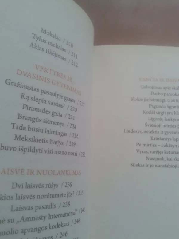 ATVERK SAVO ŠIRDIES DURIS: juokingos ir išmintingos budistinės istorijos kiekvienam gyvenimo atvejui - Ajahn Brahm, knyga 6