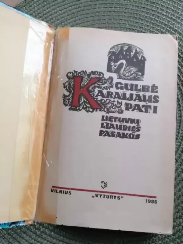 Gulbė karaliaus pati - Autorių Kolektyvas, knyga 3