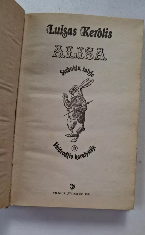 Alisa stebuklų šalyje ir veidrodžio karalystėje - Luisas Kerolis, knyga 3
