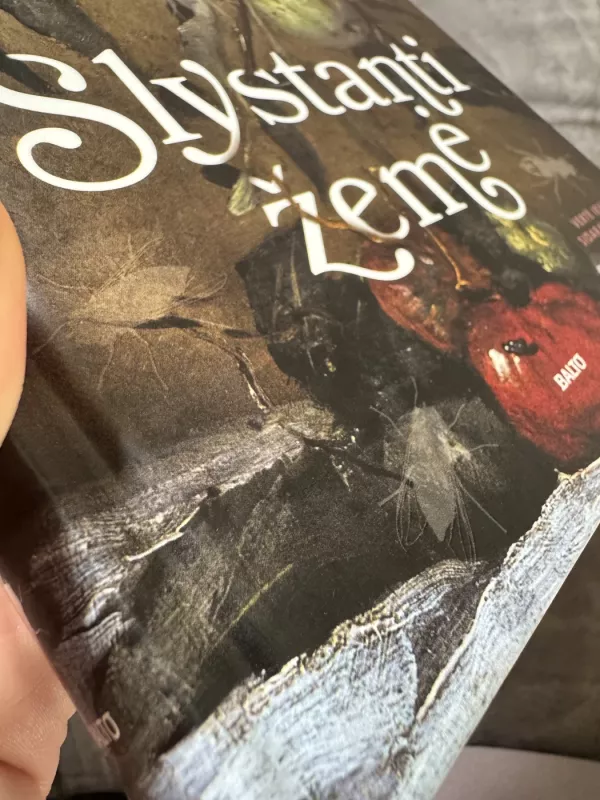 Slystanti žemė - Fuller Claire, knyga 2