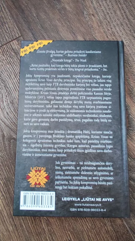 Jokių kompromisų - Chris Voss, knyga 3