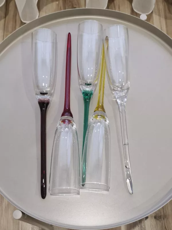 Indas su šampano taurėmis - , namai ir interjeras 4