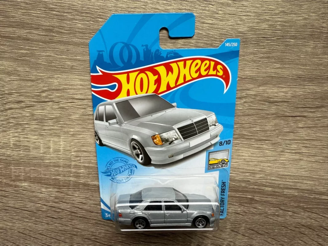 Mercedes - Benz 500 E Hot Wheels Long Card - , namai ir interjeras 5