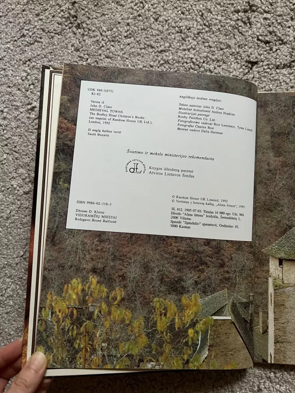 Viduramžių miestai - Džonas D. Kleras, knyga 4