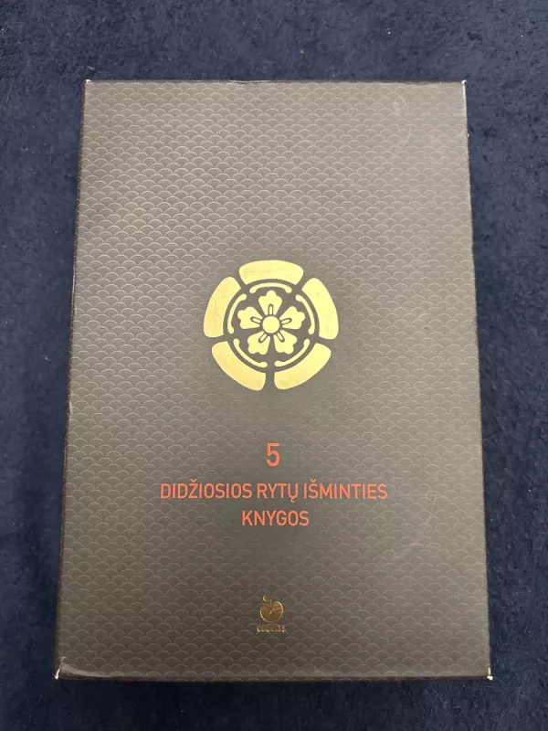 5 DIDŽIOSIOS RYTŲ IŠMINTIES KNYGOS (Permainų knyga, Nesupančiotas protas, Karo menas, Hagakurė, Penkių žiedų knyga) - Autorių Kolektyvas, knyga 2