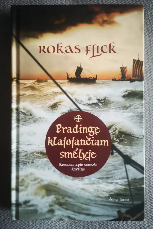 Pradingę klajojančiam smėlyje. Romanas apie senovės kuršius - Rokas Flick, knyga 2