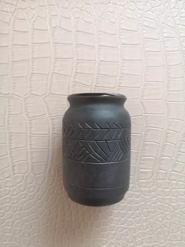 Vintažinė juodosios keramikos vazelė su raižiniais - , namai ir interjeras 2