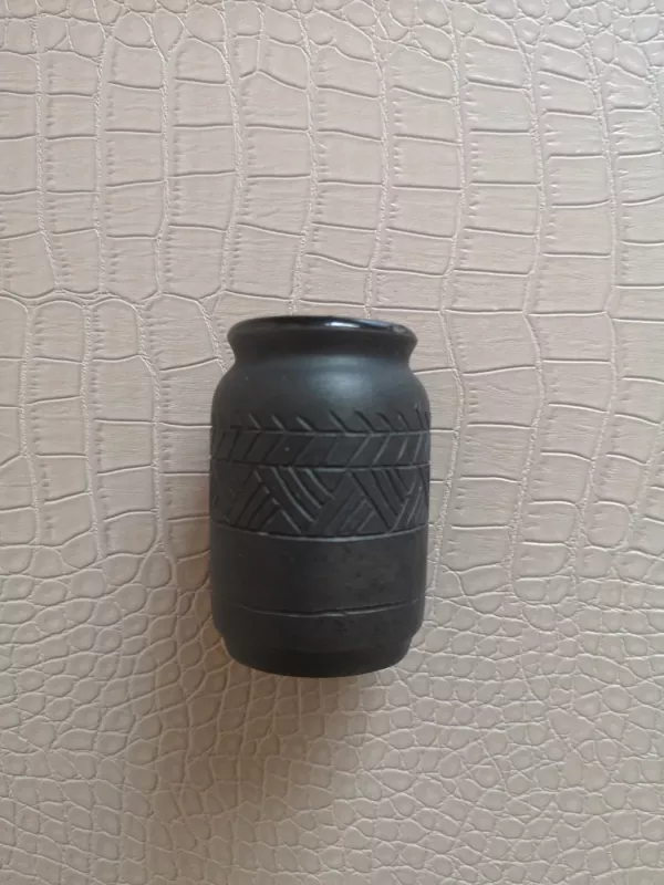 Vintažinė juodosios keramikos vazelė su raižiniais - , namai ir interjeras 4