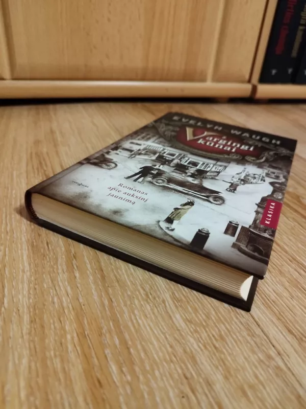 Vargingi kūnai - Evelyn Waugh, knyga 6