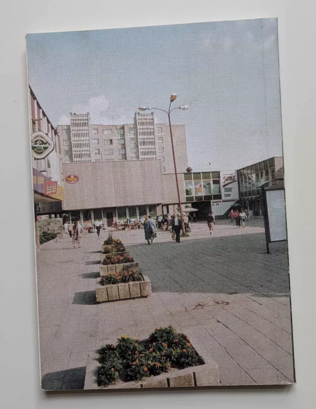 Šiaulių miesto prekyba spaudos akiratyje / sudarė Vytautas Jankauskas ; redaktorius Tautvydas Nastopka ; Aleksandro Ostašenkovo nuotraukos. Šiauliai : V. Jankauskas, 2000. 149 p., 7 iliustr. lap. ISBN: 9955425105. UDK: 658.8:070(474.5). - V. Jankauskas, knyga 3